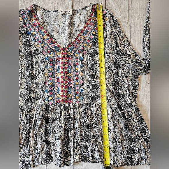 Savanna Jane Size 3X Snakeskin Embroidered Blouse Bell Sleeve Rayon Flowy - Picture 9 of 10